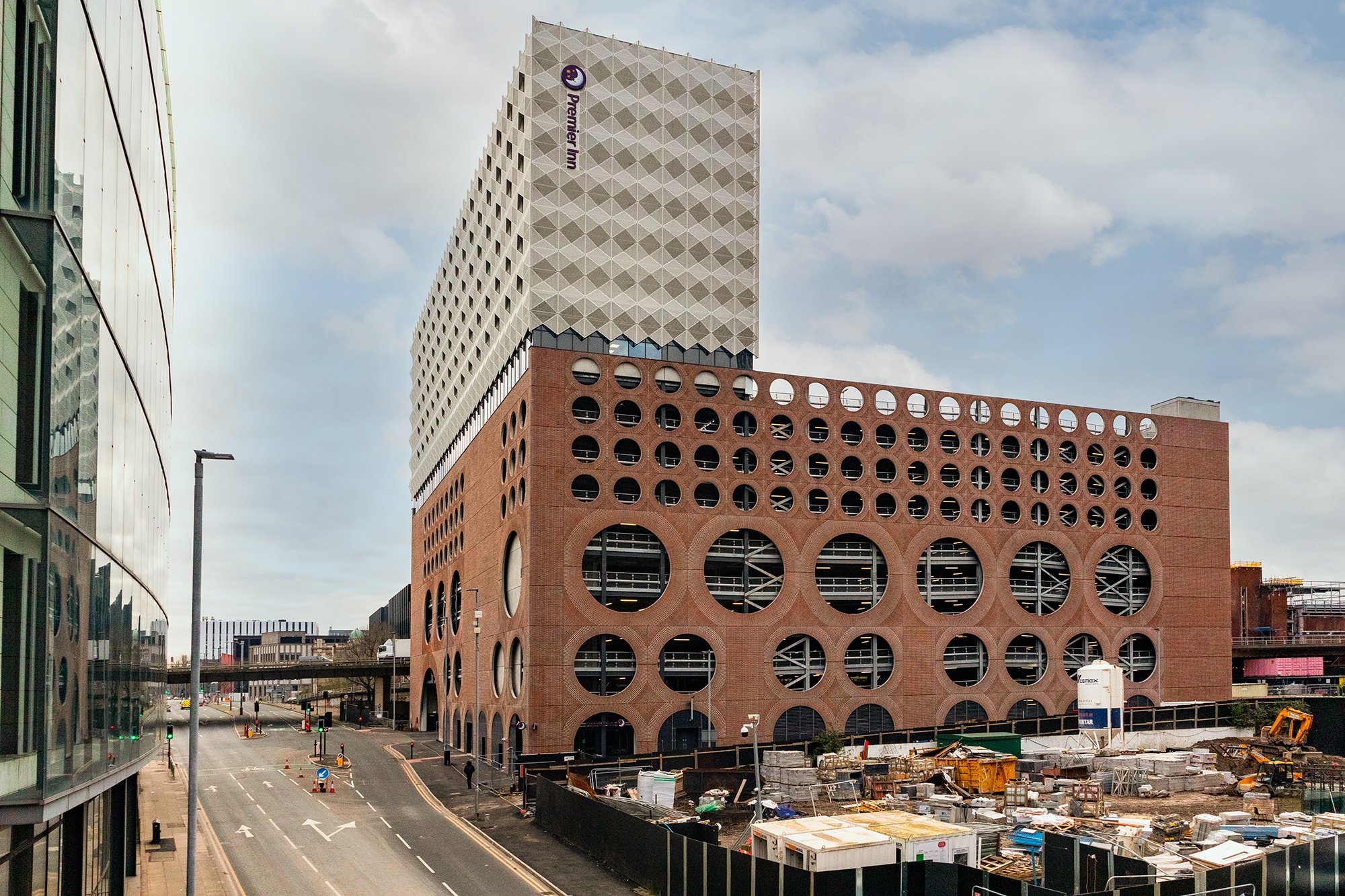 EX28389_4870_PREMIER INN CIRCLE SQUARE_LEISURE_ARCHITECTURAL FACADE_PRO_MANCHESTER_5STAR -09