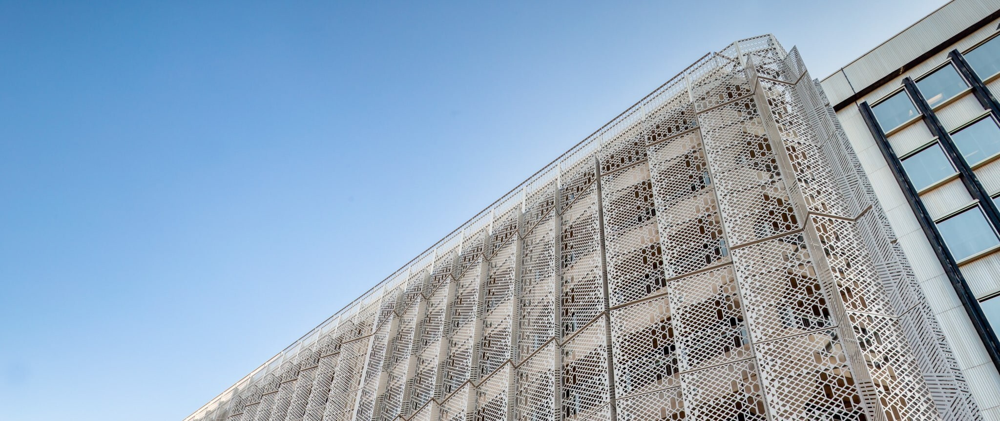 EX31562_5670_ EDEN_CAMPUS_CAR_PARK_ARCHITECTURAL_FACADE_PRO_LONDON_5STAR-04-min