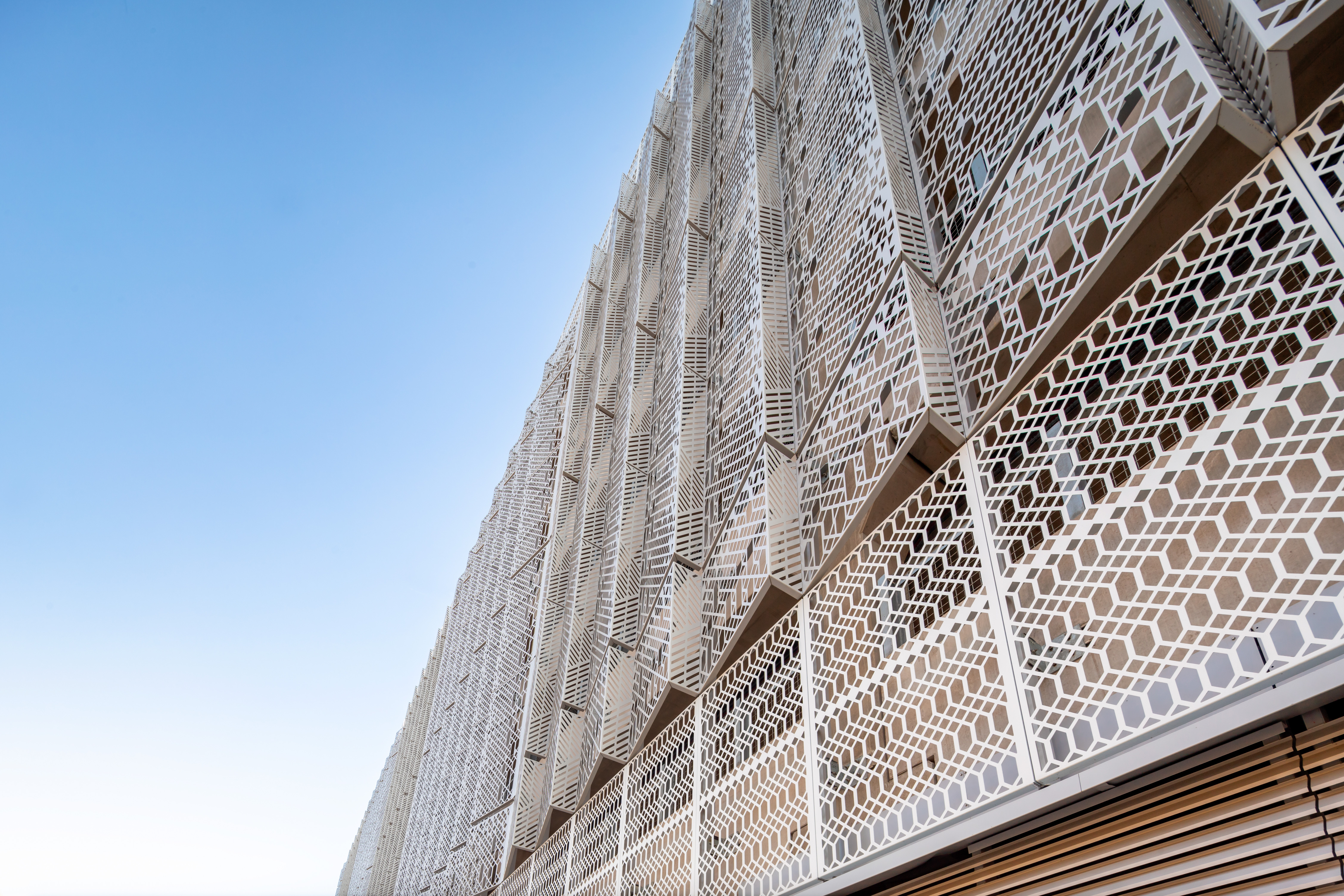 EX31562_5670_ EDEN_CAMPUS_CAR_PARK_ARCHITECTURAL_FACADE_PRO_LONDON_5STAR-05