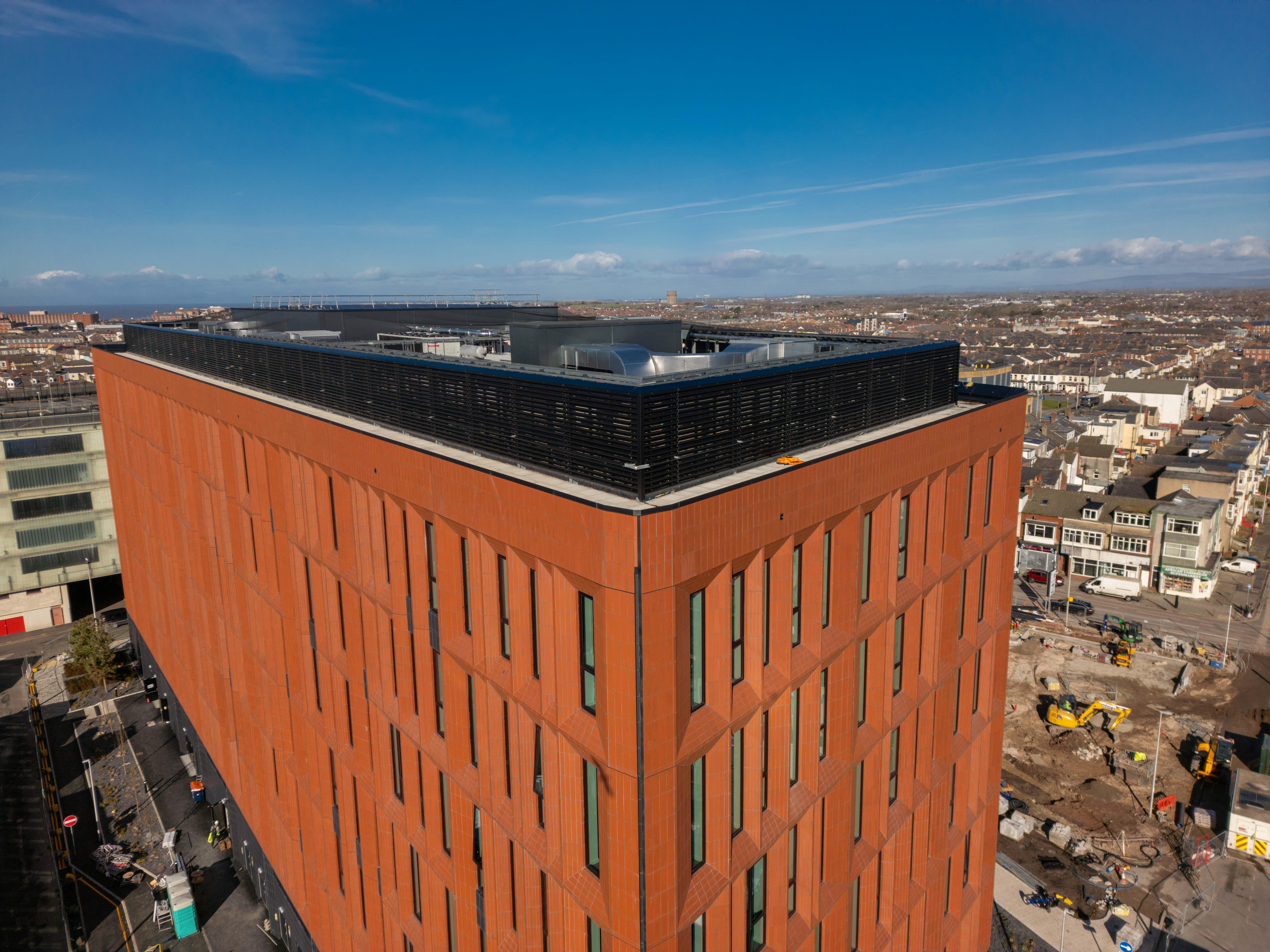 EX33241_5732_KING_STREET_OFFICES_CONTOUR_SL_LOUVRES_PRO_BLACKP0OL_4STAR-01