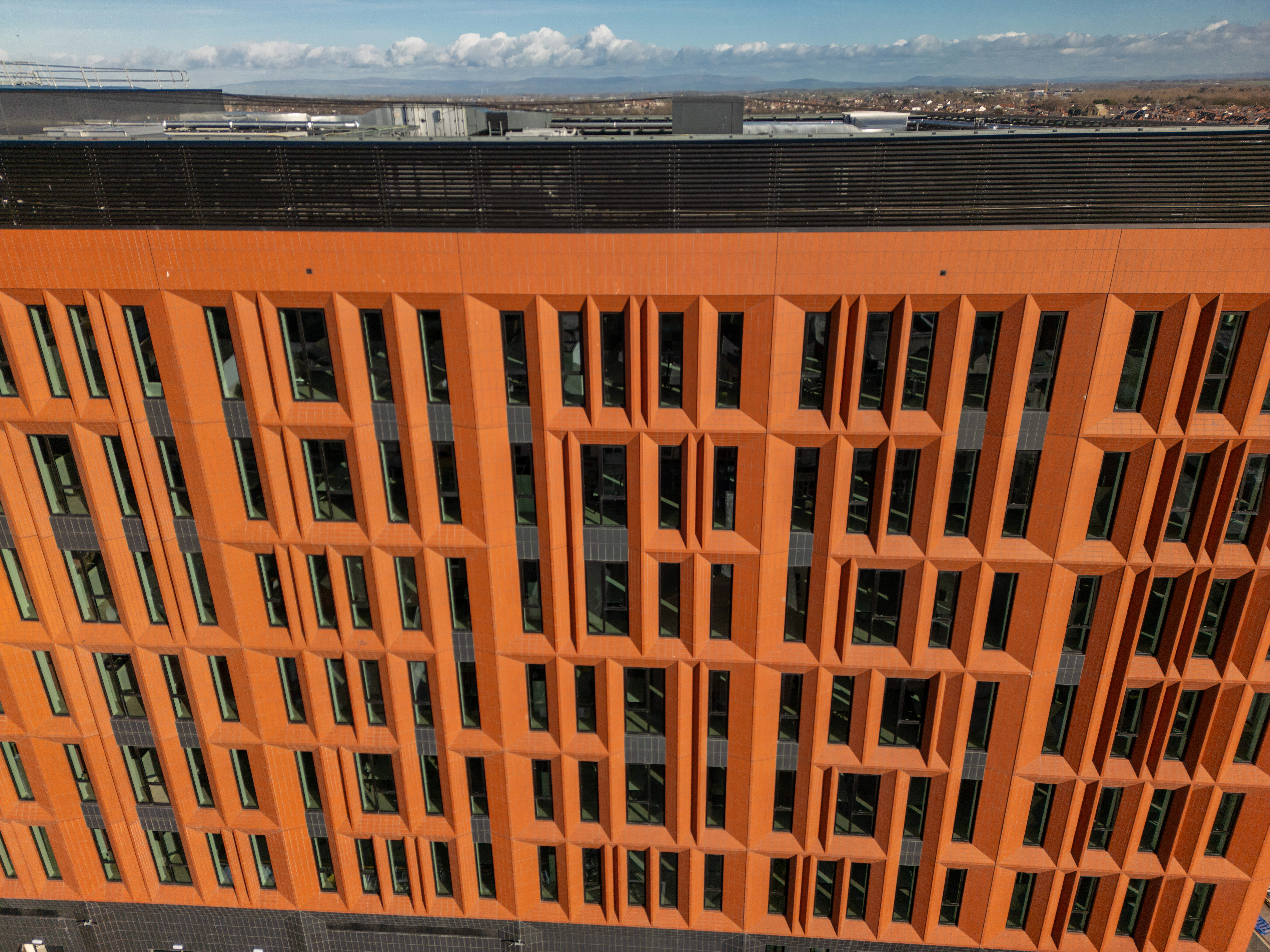 EX33241_5732_KING_STREET_OFFICES_CONTOUR_SL_LOUVRES_PRO_BLACKP0OL_4STAR-02