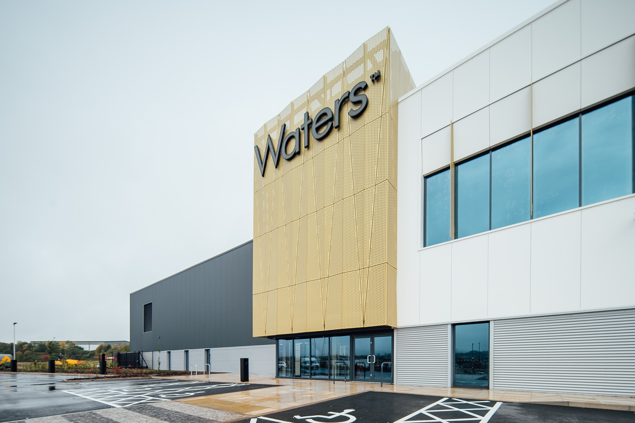 EX33459_5743_WATERS CORPORATION WEST LONGBRIDGE_OFFICE_ARCHITECTURAL FACADE_PRO_BIRMINGHAM_4STAR-3-1