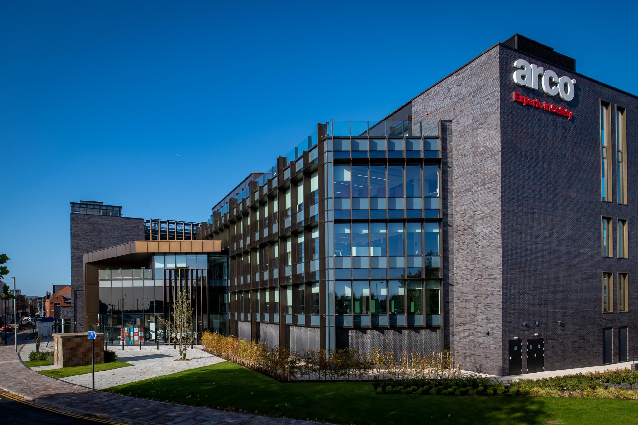 EX30507_5196_ARCO OFFICE_COMMERCIAL_ARCHITECTURAL FACADE_PRO_HULL_4STAR-51