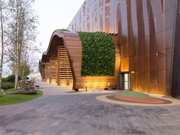 Living Art' Façade Installed At Glasgow Fort | Maple