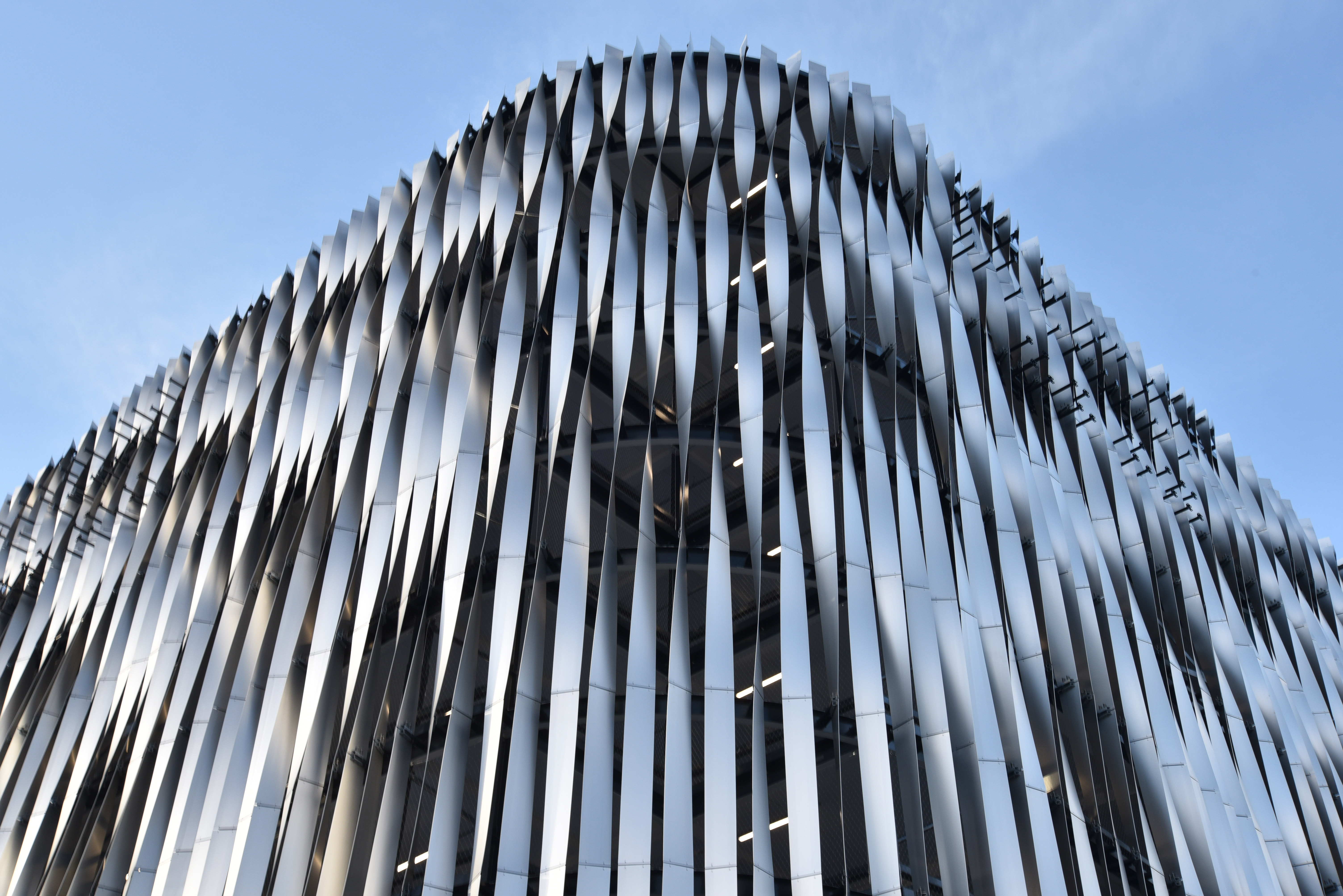 Vector_Victoria-Gate_Leeds_twisted-fin (2)